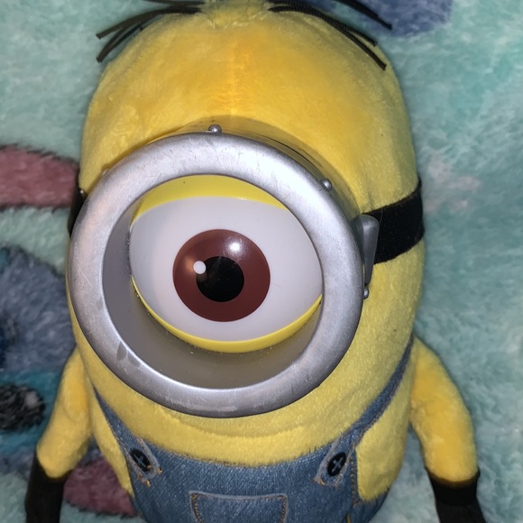 Despicable Me Minion Stuffed Animal Plushie universal - Picture 2 of 5